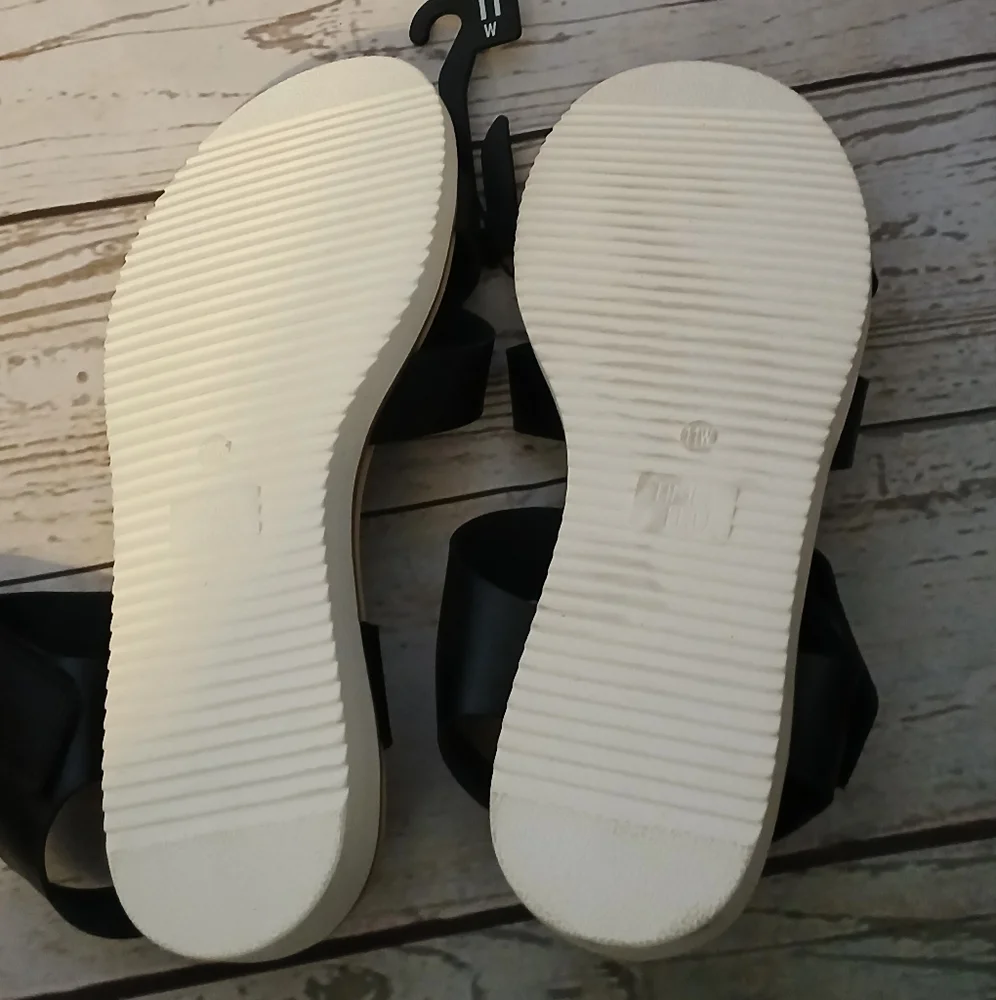 Time and Tru women's vinyl adjustable comfort sock sandals black size 11 Wide